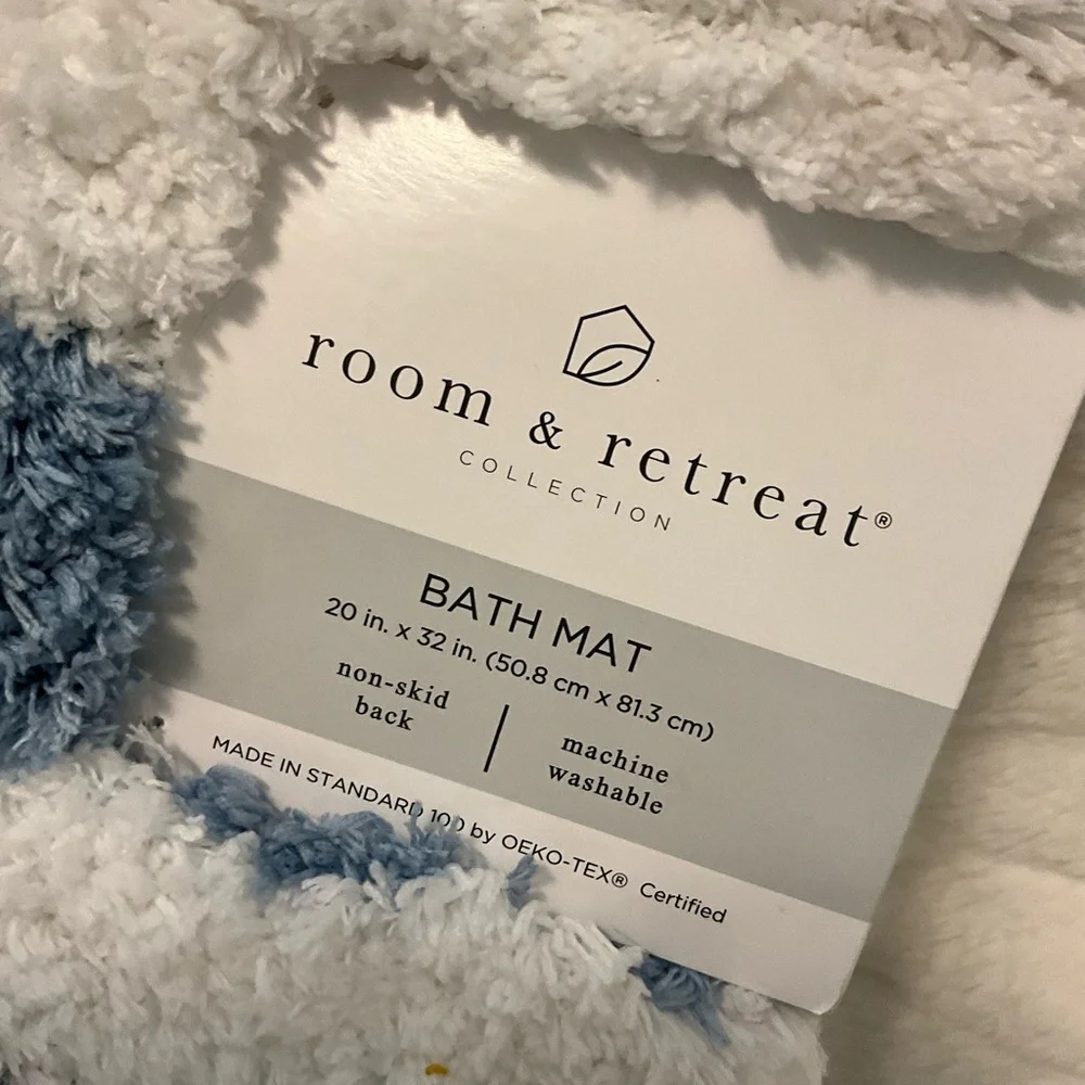 ROOM & RETREAT Blue & White Striped Bath Non-Slip Rug 20” x 32” NWT